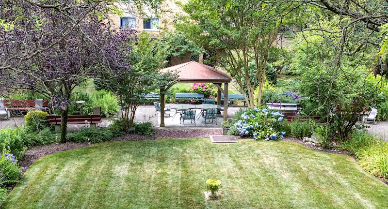 MARIA REGINA REHABILITATION AND NURSING nursing home in BRENTWOOD, NY - Photo 5 of 10