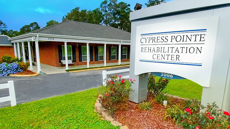 Cypress Pointe Rehabilitation Center nursing home in Wilmington, NC - Photo 2 of 10