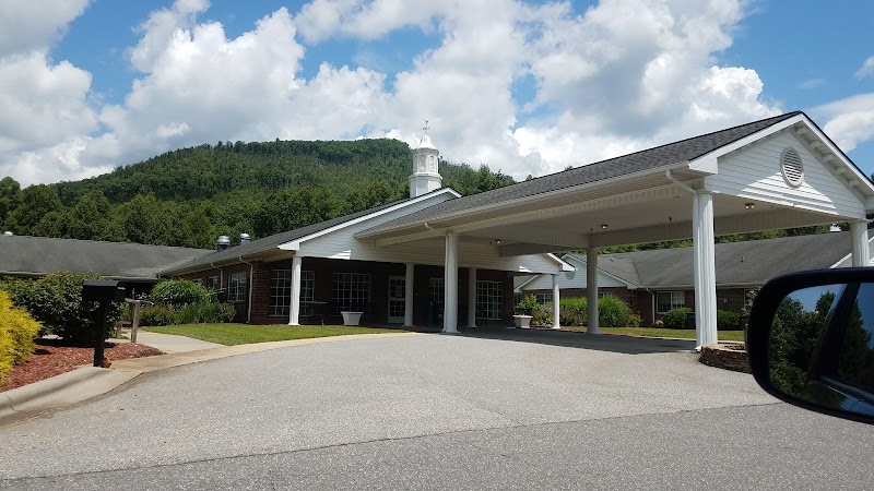 Mountain Ridge Health and Rehab nursing home in Black Mountain, NC - Photo 2 of 5