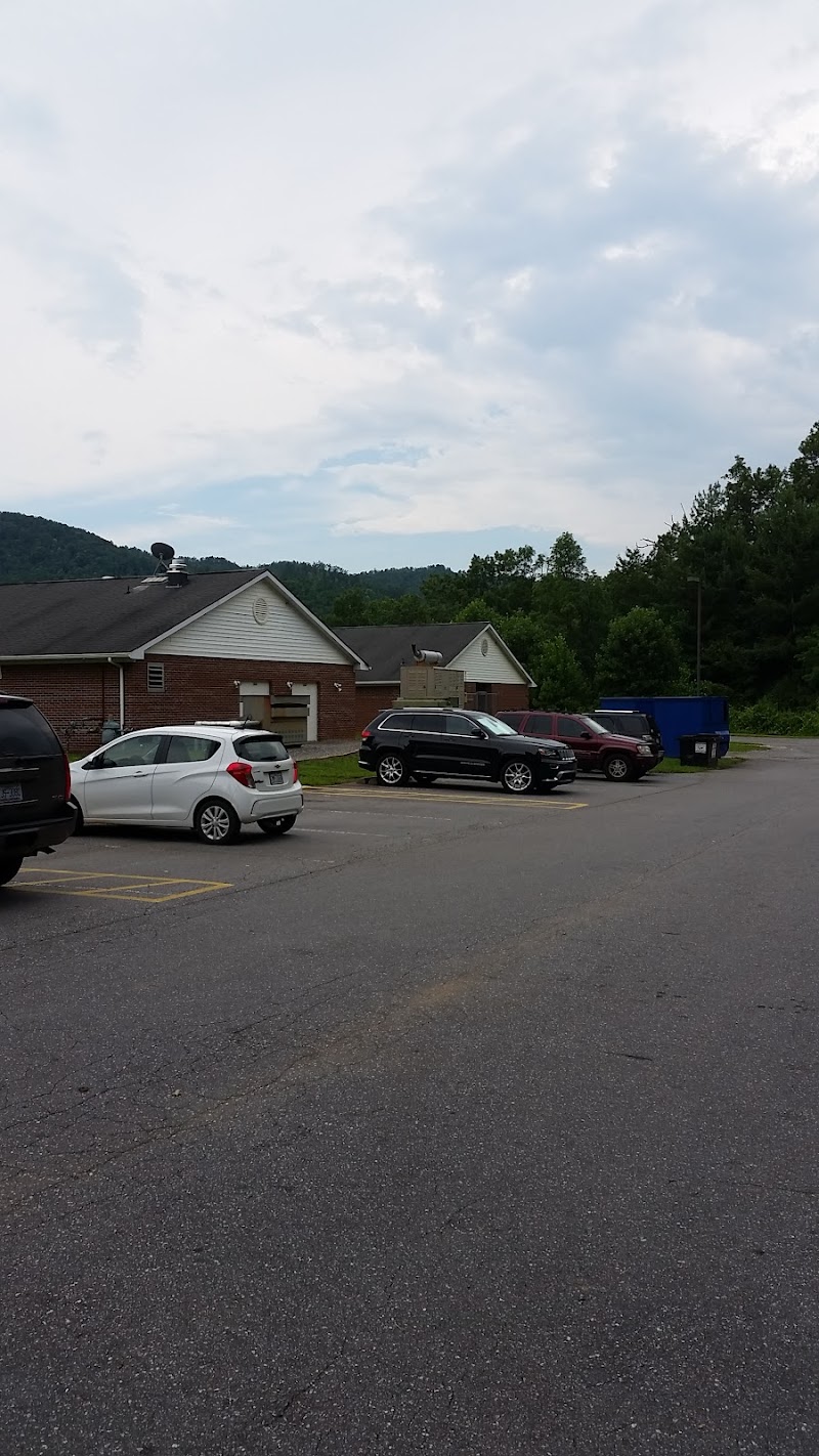 Mountain Ridge Health and Rehab nursing home in Black Mountain, NC - Photo 4 of 5