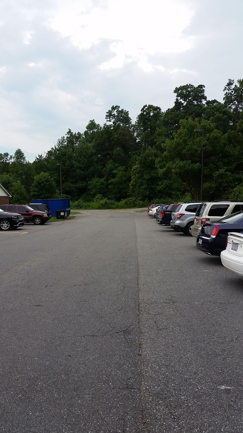 Mountain Ridge Health and Rehab nursing home in Black Mountain, NC - Photo 5 of 5