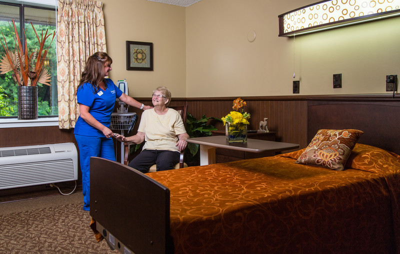 StoneCreek Health and Rehabilitation nursing home in Asheville, NC - Photo 3 of 5