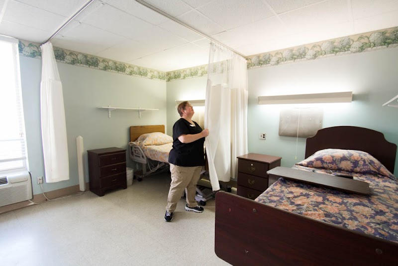 Premier Nursing and Rehabilitation Center nursing home in Jacksonville, NC - Photo 4 of 5