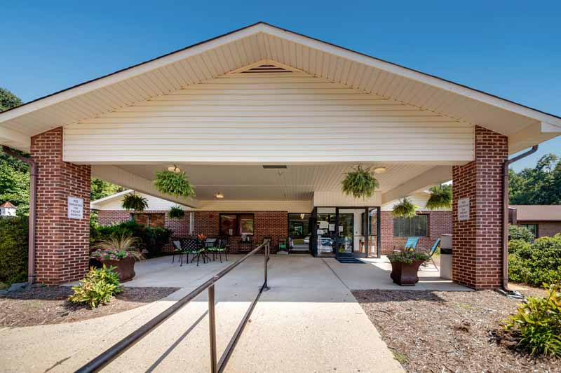 Eden Rehabilitation and Healthcare Center nursing home in Eden, NC - Photo 2 of 10