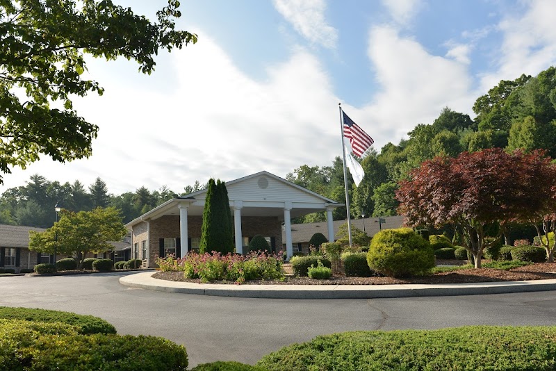 The Laurels of Hendersonville nursing home in Hendersonville, NC - Photo 3 of 5