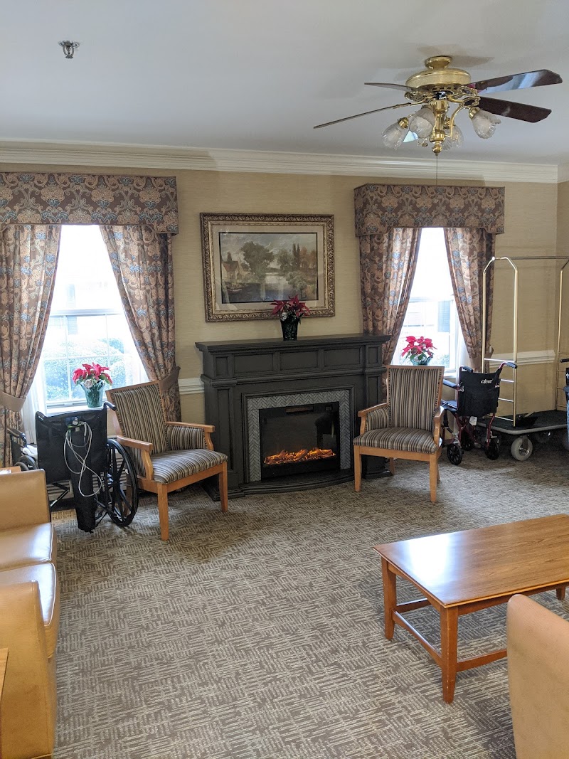 The Laurels of Hendersonville nursing home in Hendersonville, NC - Photo 4 of 5