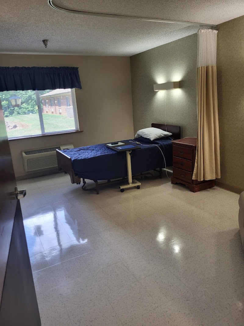 Cardinal Healthcare and Rehabilitation nursing home in Lincolnton, NC - Photo 2 of 7