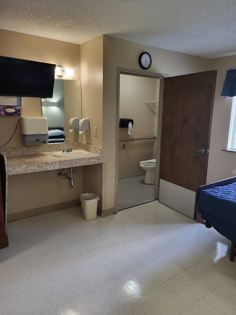 Cardinal Healthcare and Rehabilitation nursing home in Lincolnton, NC - Photo 3 of 7