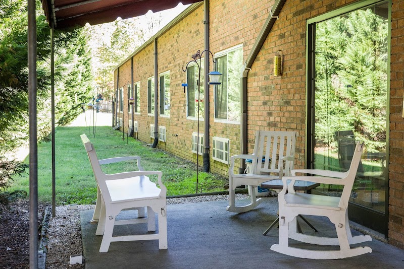 Pineville Rehabilitation and Living Center nursing home in Pineville, NC - Photo 4 of 5