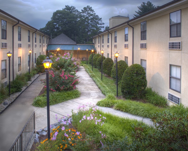 The Laurels of Summit Ridge nursing home in Asheville, NC - Photo 3 of 5