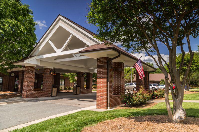 Oak Forest Health and Rehabilitation nursing home in Winston Salem, NC - Photo 3 of 5