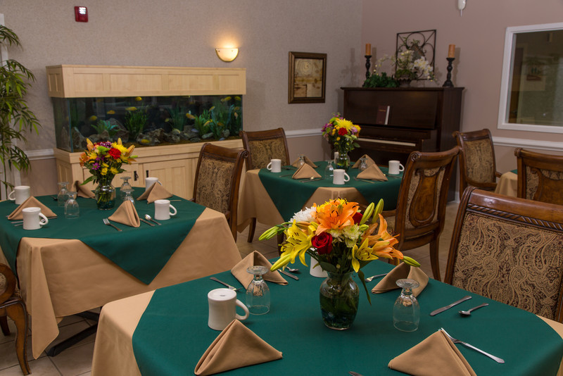 Oak Forest Health and Rehabilitation nursing home in Winston Salem, NC - Photo 4 of 5