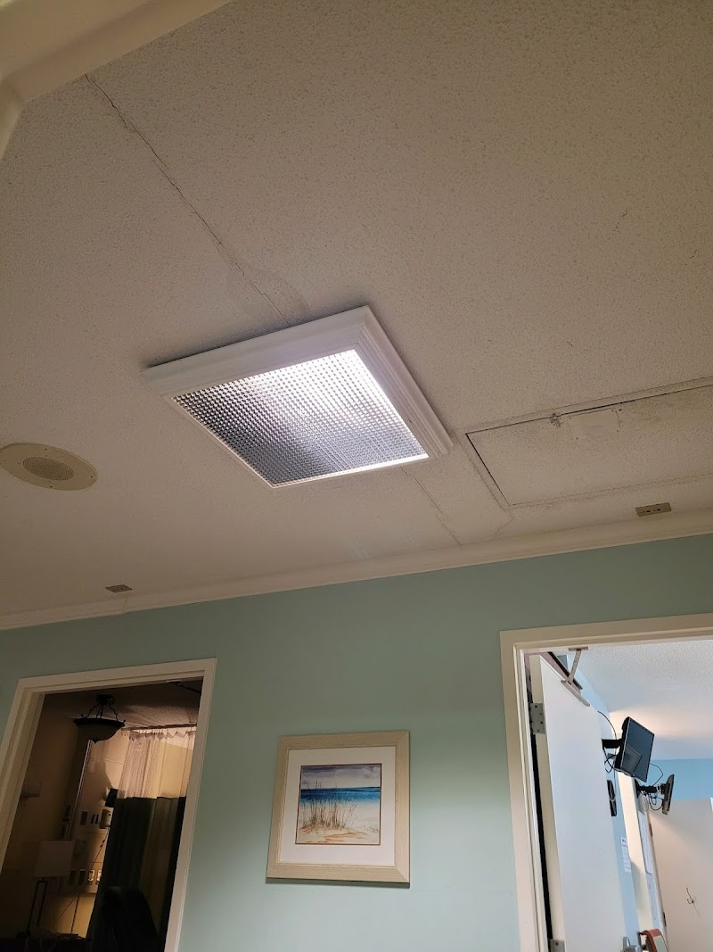 Hillcrest Raleigh at Crabtree Valley nursing home in Raleigh, NC - Photo 4 of 5