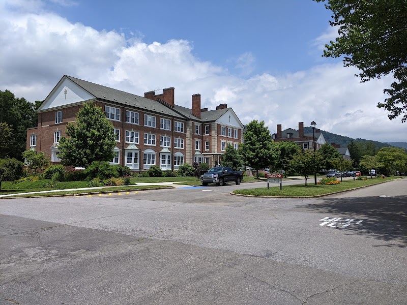 Black Mountain Neuro-Medical Treatment Center nursing home in Black Mountain, NC - Photo 2 of 5