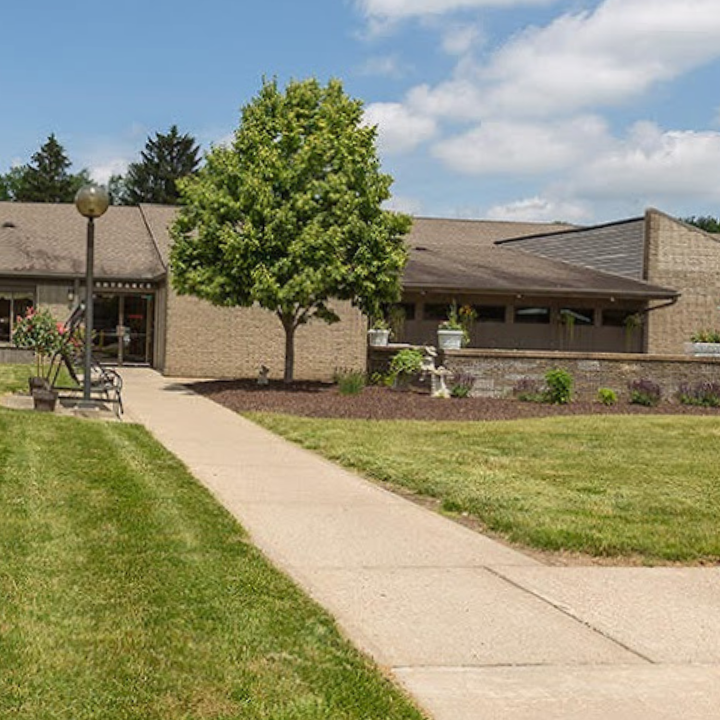 CONTINUING HEALTHCARE AT ADAMS LANE nursing home in ZANESVILLE, OH - Photo 2 of 5