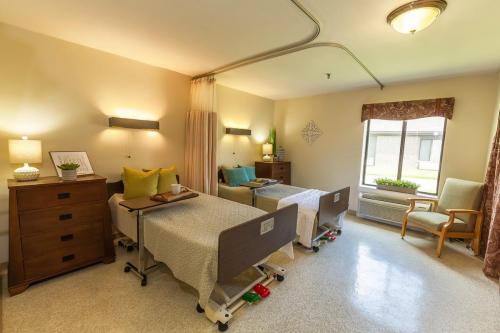 CONTINUING HEALTHCARE AT ADAMS LANE nursing home in ZANESVILLE, OH - Photo 3 of 5