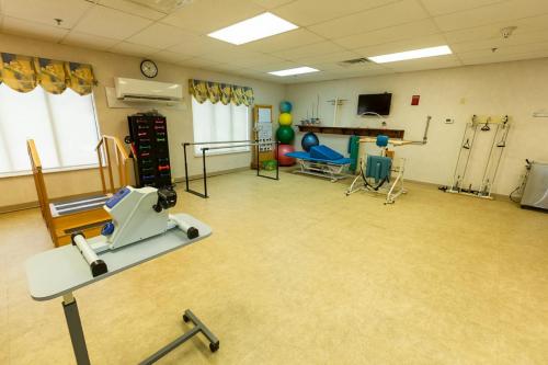 CONTINUING HEALTHCARE AT ADAMS LANE nursing home in ZANESVILLE, OH - Photo 5 of 5