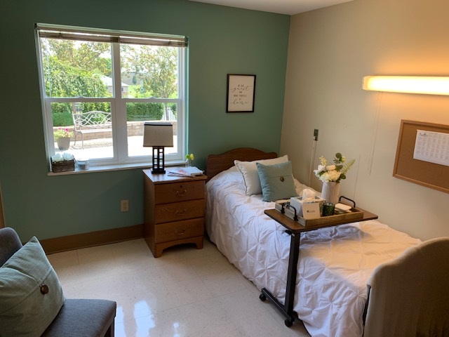 THE LAURELS OF HAMILTON nursing home in HAMILTON, OH - Photo 2 of 10