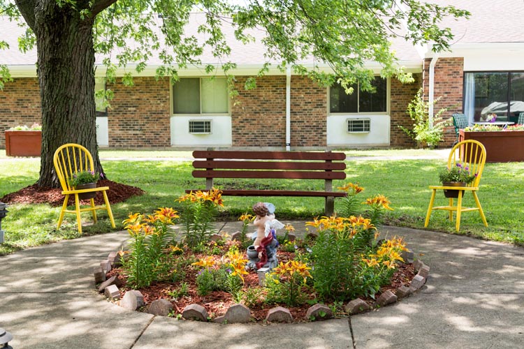 CEDARVIEW CARE CENTER nursing home in LEBANON, OH - Photo 4 of 5