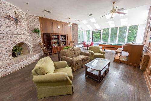 VISTA CENTER AT THE RIDGE nursing home in MINERAL RIDGE, OH - Photo 4 of 5