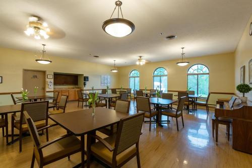 PINE RIDGE SKILLED NURSING AND REHAB nursing home in MORROW, OH - Photo 4 of 7
