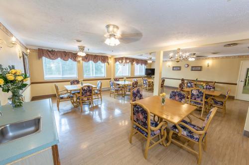 SIENNA HILLS NURSING & REHABILITATION nursing home in ADENA, OH - Photo 3 of 5