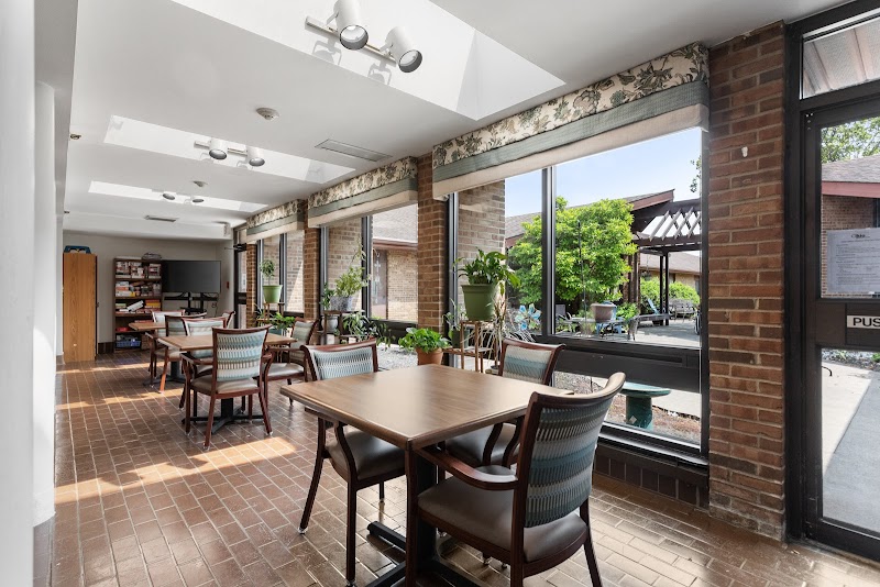 CROWN POINTE CARE CENTER nursing home in COLUMBUS, OH - Photo 4 of 5