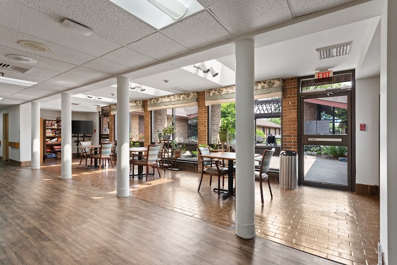 CROWN POINTE CARE CENTER nursing home in COLUMBUS, OH - Photo 5 of 5