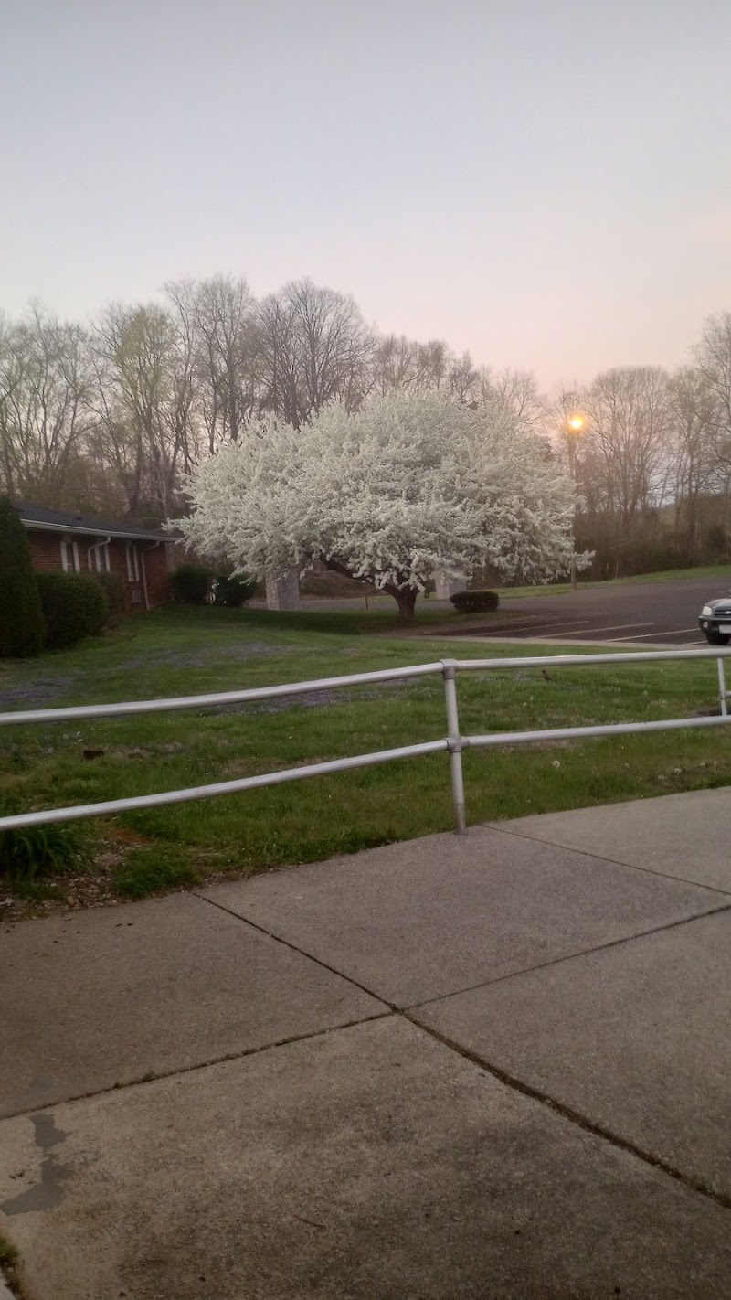 EDGEWOOD MANOR OF LUCASVILLE II nursing home in LUCASVILLE, OH - Photo 2 of 4