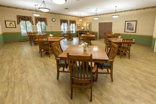 CRESTWOOD RIDGE SKILLED NURSING AND REHAB nursing home in HILLSBORO, OH - Photo 3 of 5