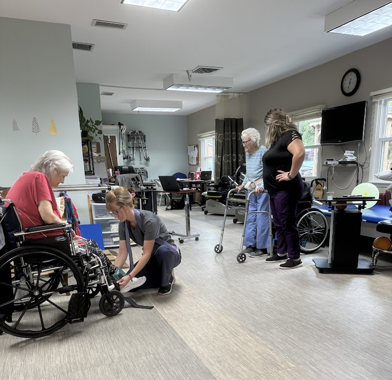 LEXINGTON COURT CARE CENTER nursing home in LEXINGTON, OH - Photo 3 of 5