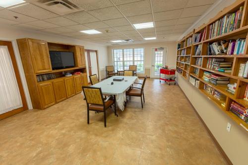 CONTINUING HEALTHCARE AT BECKETT HOUSE nursing home in NEW CONCORD, OH - Photo 5 of 5