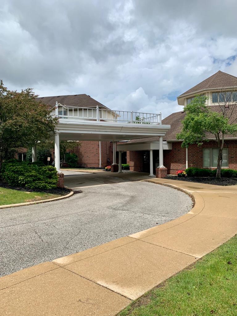 SOLON POINTE AT EMERALD RIDGE nursing home in SOLON, OH - Photo 2 of 5