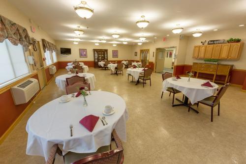 CONTINUING HEALTHCARE AT CEDAR HILL nursing home in ZANESVILLE, OH - Photo 3 of 5