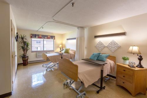 CONTINUING HEALTHCARE AT CEDAR HILL nursing home in ZANESVILLE, OH - Photo 5 of 5