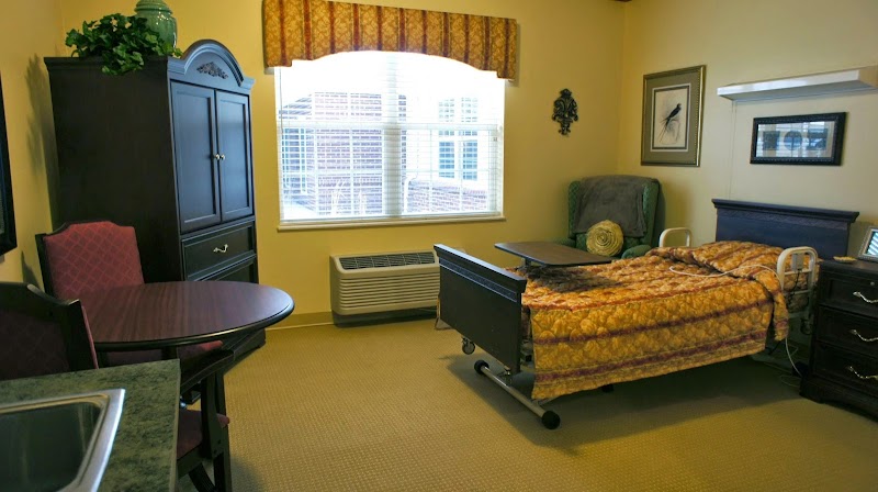 LAKES OF MONCLOVA HEALTH CAMPUS THE nursing home in MAUMEE, OH - Photo 4 of 10