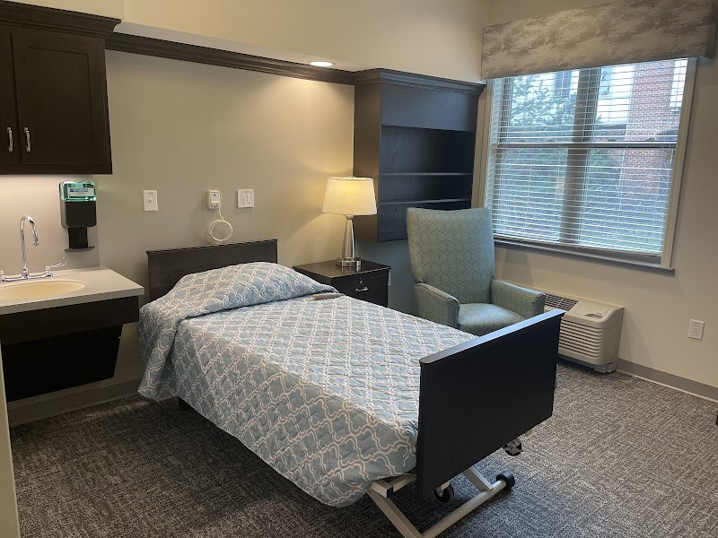 ADVANCED HEALTH CARE OF CINCINNATI nursing home in CINCINNATI, OH - Photo 2 of 10