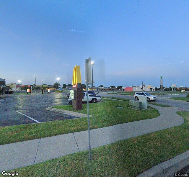 Edmond Health Care Center nursing home in Edmond, OK - Photo 2 of 3