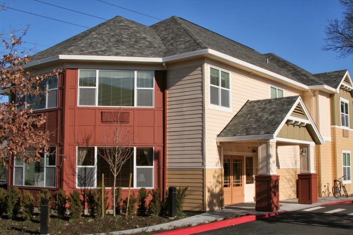 LAURELHURST POST ACUTE & REHABILITATION nursing home in PORTLAND, OR - Photo 2 of 5