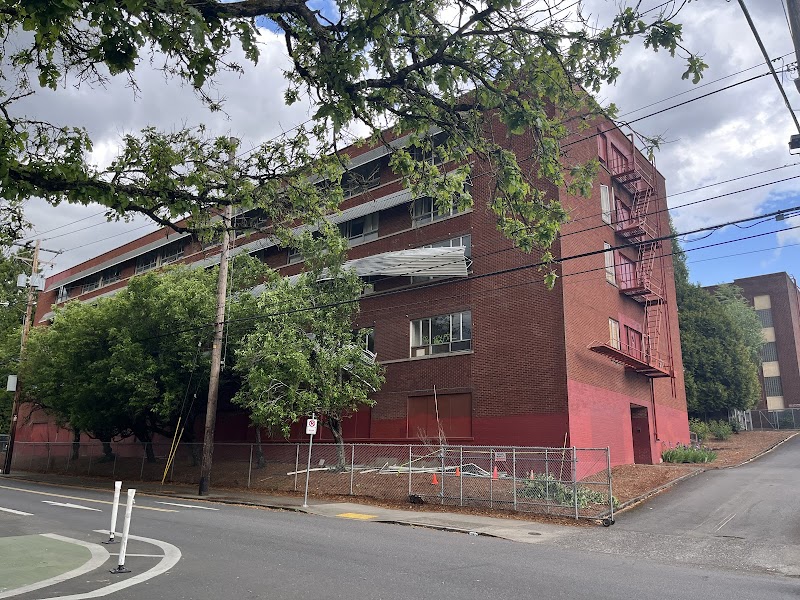 LAURELHURST POST ACUTE & REHABILITATION nursing home in PORTLAND, OR - Photo 4 of 5