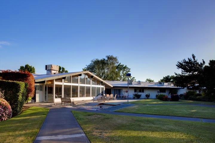AVAMERE HEALTH SERVICES OF ROGUE VALLEY nursing home in MEDFORD, OR - Photo 2 of 5