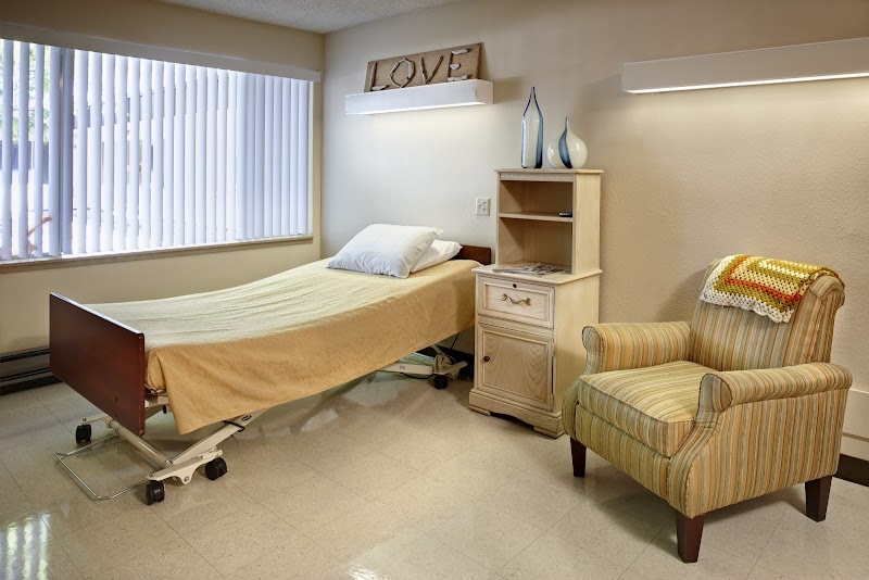 AVAMERE AT THREE FOUNTAINS nursing home in MEDFORD, OR - Photo 4 of 10