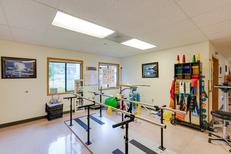 UMPQUA VALLEY NURSING & REHABILITATION CENTER nursing home in ROSEBURG, OR - Photo 4 of 5