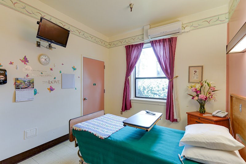 UMPQUA VALLEY NURSING & REHABILITATION CENTER nursing home in ROSEBURG, OR - Photo 5 of 5