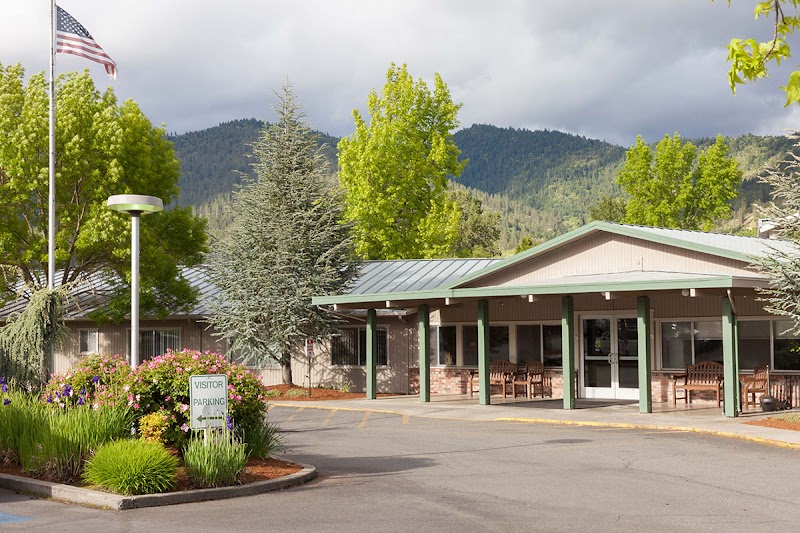 ROYALE GARDENS HEALTH & REHABILITATION CENTER nursing home in GRANTS PASS, OR - Photo 2 of 5
