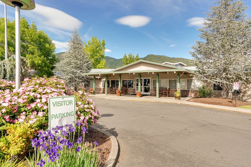 ROYALE GARDENS HEALTH & REHABILITATION CENTER nursing home in GRANTS PASS, OR - Photo 3 of 5