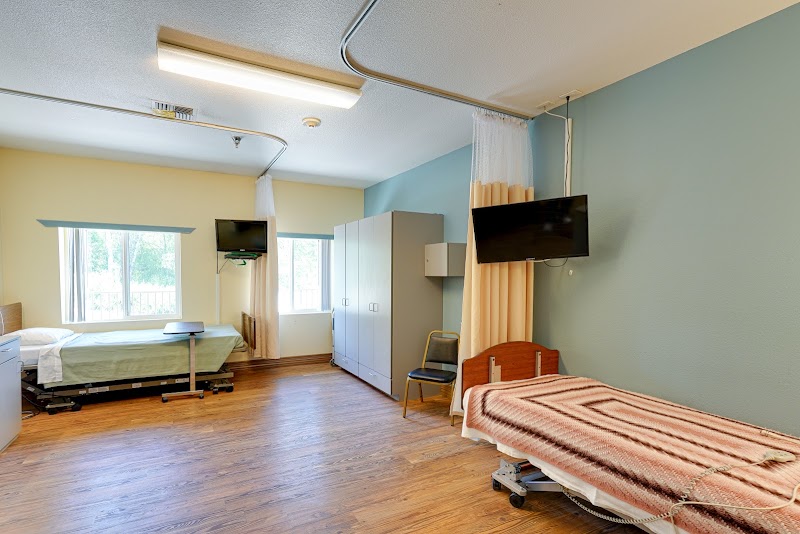 HIGHLAND HOUSE NURSING & REHABILITATION CENTER nursing home in GRANTS PASS, OR - Photo 3 of 5