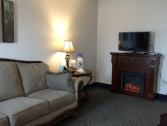 CURRY VILLAGE HEALTH AND REHAB OF CASCADIA nursing home in BROOKINGS, OR - Photo 4 of 10