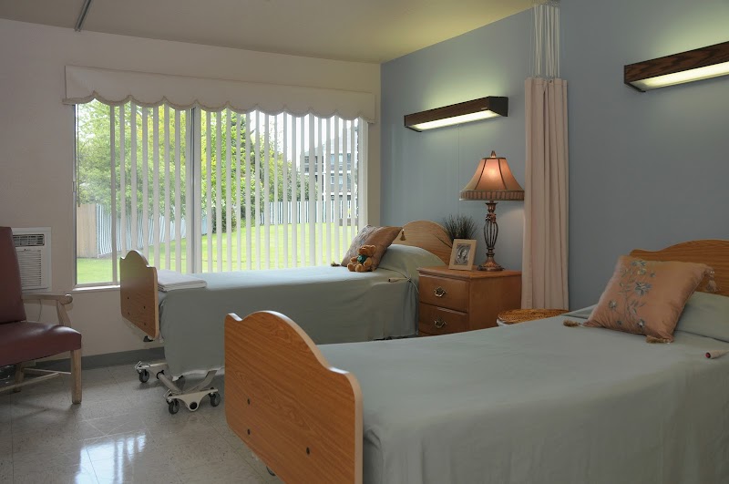 LIFE CARE CENTER OF MCMINNVILLE nursing home in MCMINNVILLE, OR - Photo 3 of 10