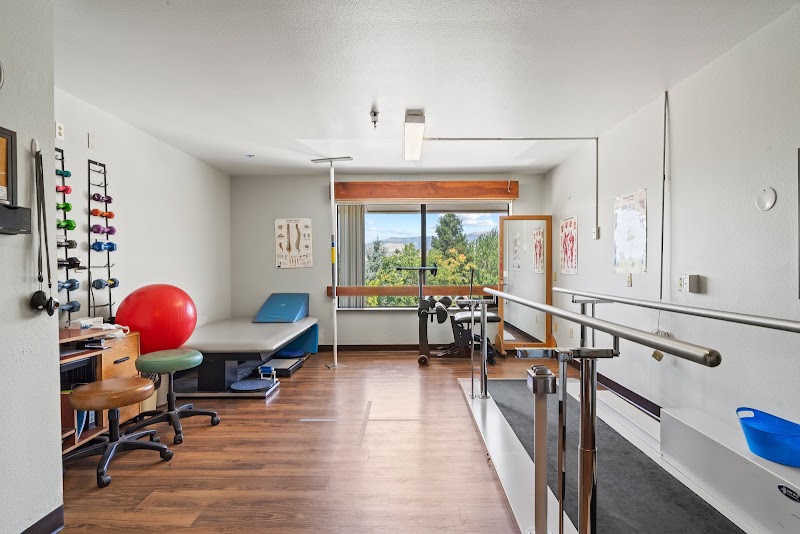 ASHLAND POST ACUTE nursing home in ASHLAND, OR - Photo 4 of 5